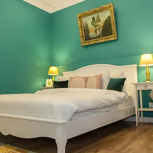 premium-studio-redbed-self-catering-apartments.bucharesthotelsnow.com/